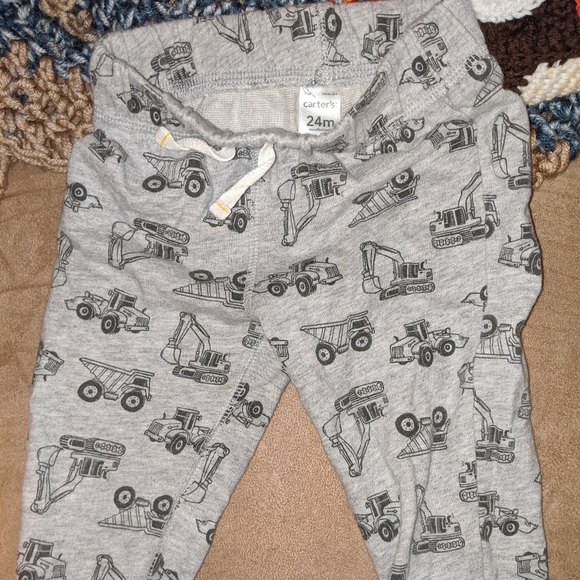 **SOLD**Carter's Baby Bundle 5 Pants & 2 Tops 24mo - Picture 6 of 8